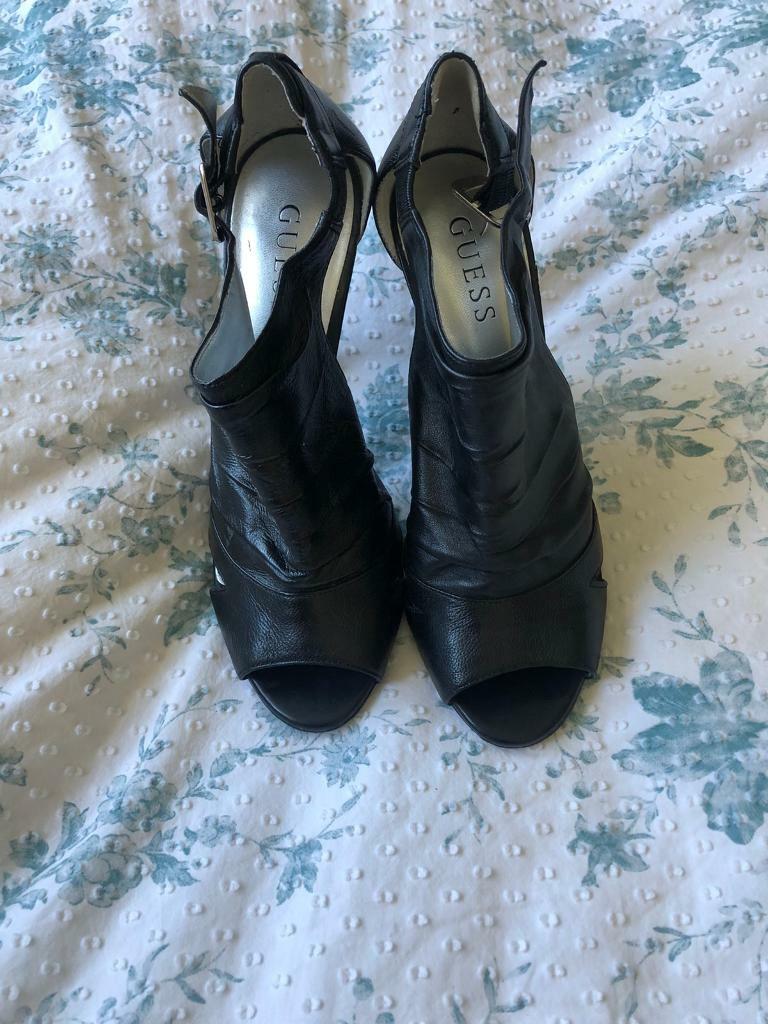 guess shoes size 5
